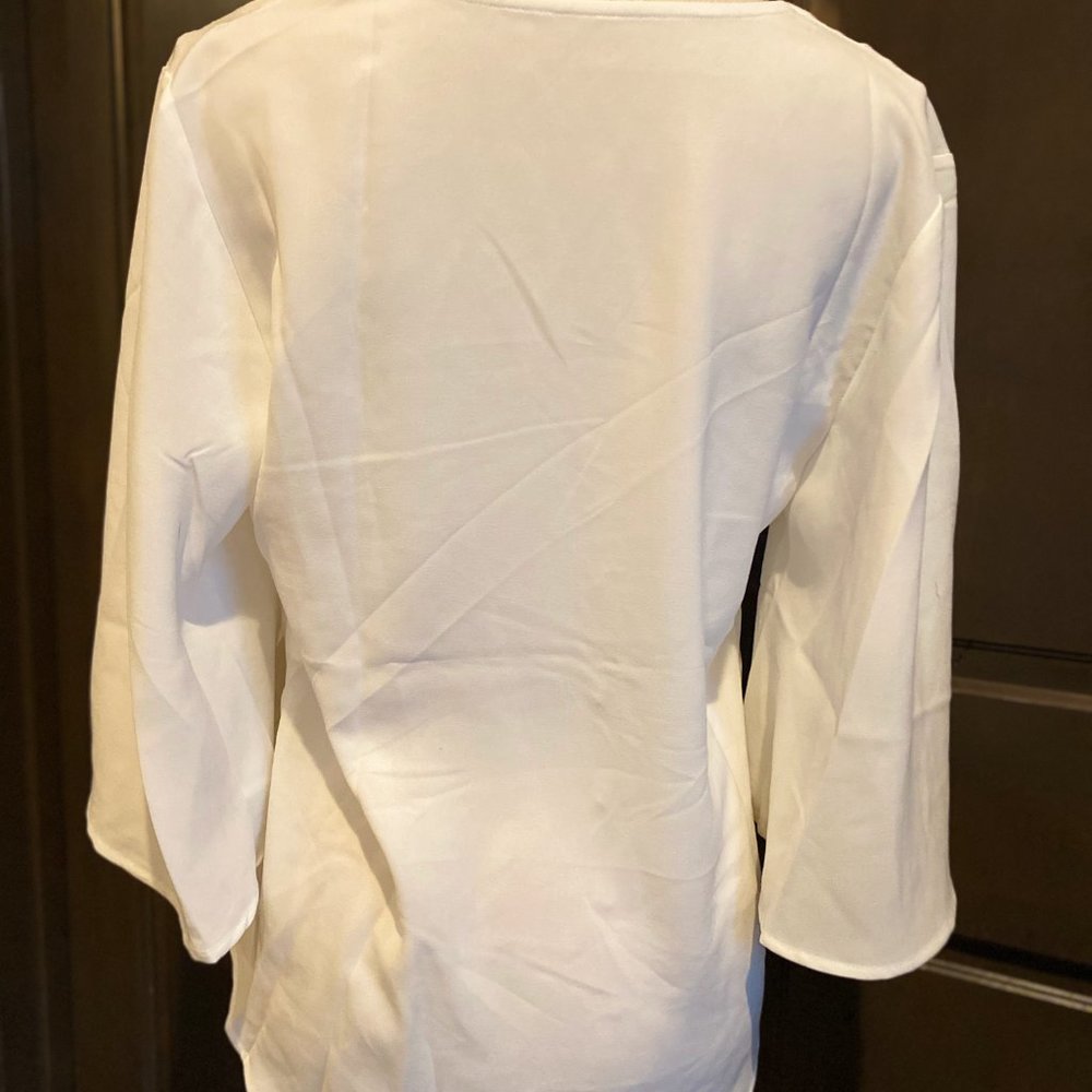 Button Front Knotted Hem Blouse - Picture 4 of 4